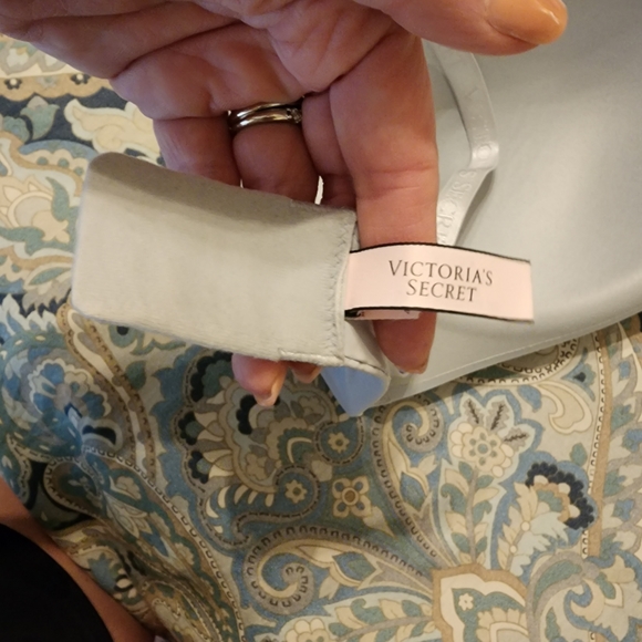 Like New! FOUR (4) Victoria's Secret THE T-SHIRT Lightly-Lined Wireless Bras - Picture 5 of 13